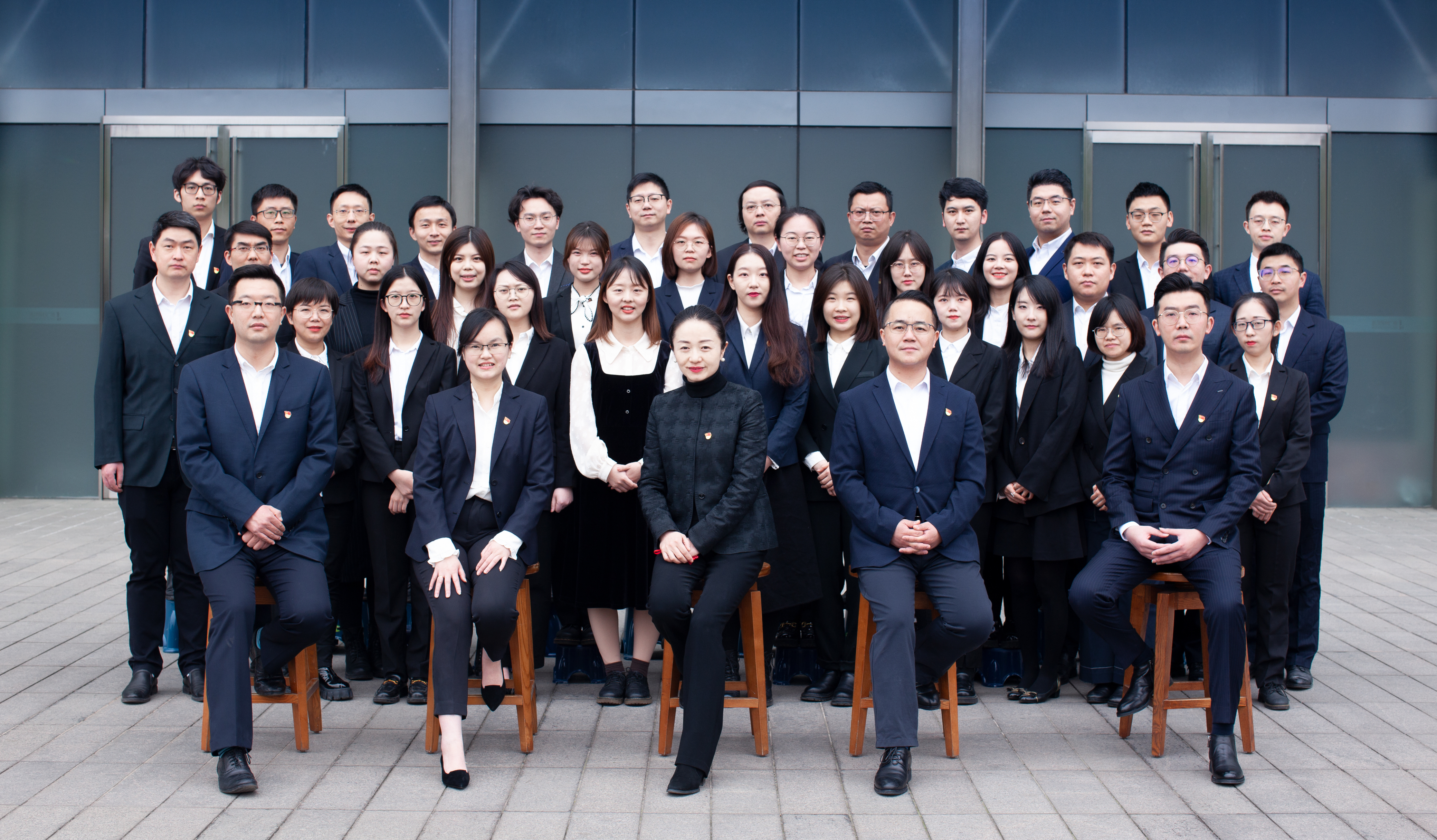 优秀团队-探花av
财务管理部(替换照片).jpg